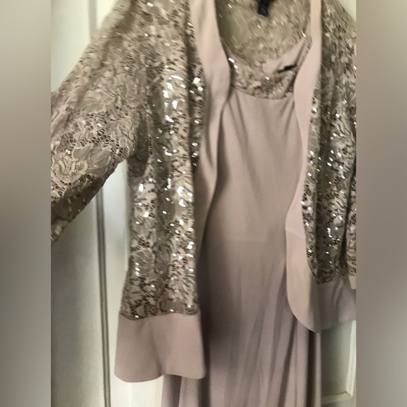 NWT R & M Richard  2 pc Mother of the bride outfits, size:: 14, 52 “ long. - Picture 16 of 16